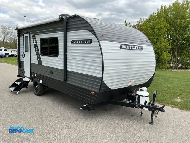 Lot 2-17510 - 2024 Sun Lite LTD 19RK Camper Travel Trailer