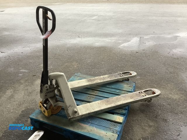 Lot 2-73285 - crown 3000lbs pallet jack