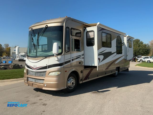 Lot 2-41259 - 2006 Coachman Epic Motorhome RWD