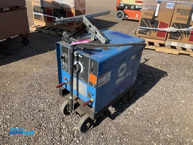 Lot 2-20696 - Miller Dialarc 250 AC/DC constant current AC/DC welding power source, 200/230/460 volt single phase ...