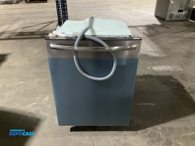 Lot 2-46776 - Scratch & Dent Frigidaire GDSH4715AF0A Dishwasher