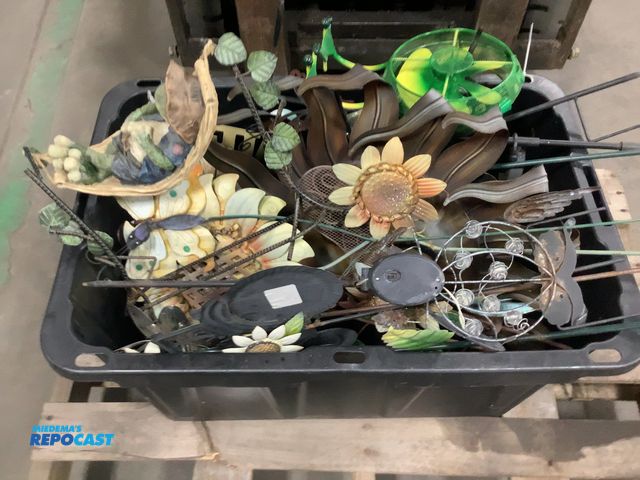 Lot 2-74249 - Lawn Ornaments