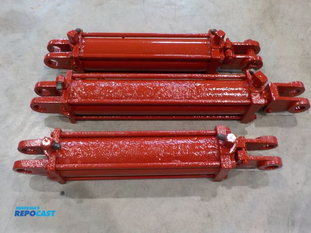 Lot 2-23643 - (3) hydraulic cylinders