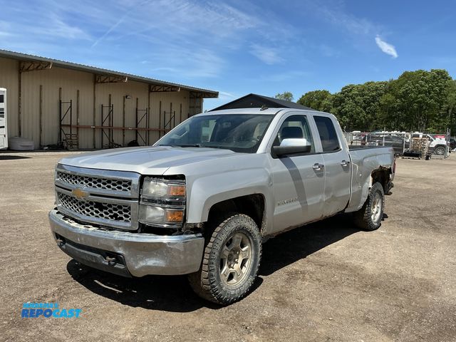 Lot 2-90318 - 2014 Chevrolet Silverado 1500 1LT Double Cab 4WD Double Cab Standard Box Pickup Truck 4x4