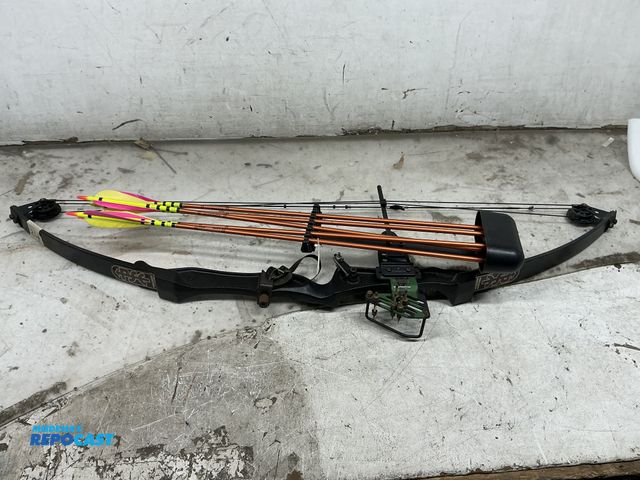 Lot 2-33717 - Right handed RSC precision shooting compound bow with arrows with practice tips on, string length 30...
