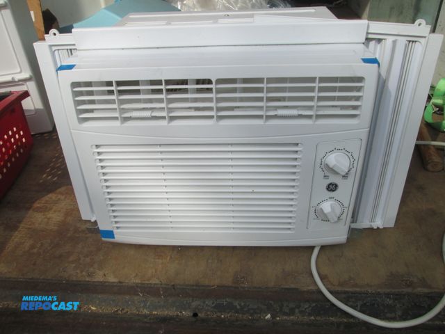 Lot 2-59022 - GE window air conditioner
