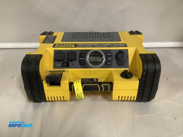 Lot 2-35236 - Stanley Fat Max Digital power station -jump starter, Compressor, Power Supply
Built in 120 volt AC C...