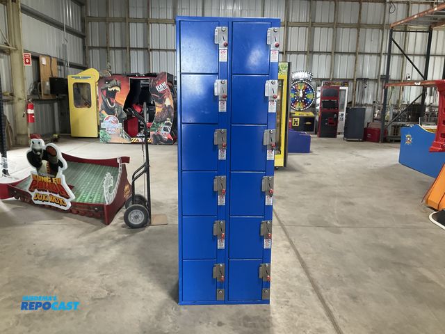 Lot 2-90997 - Coin Operated Lockers 12 lockable lockers Metal