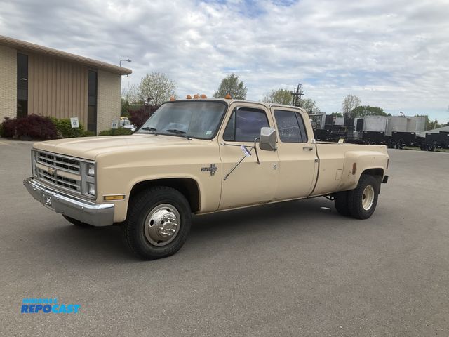 Repocast.com - Lot 2-34473 - 1988 Chevrolet R30 Silverado Crew Cab Long ...