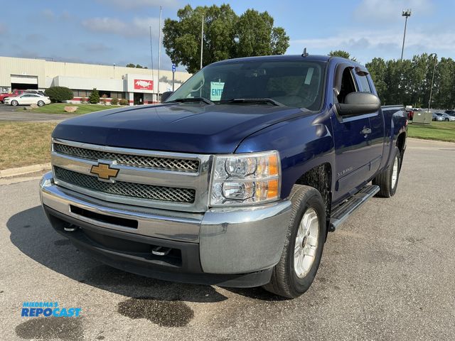Lot 2-16310 - 2013 Chevrolet Silverado 1500 LT Extended Cab Standard Box Pickup Truck 4x4