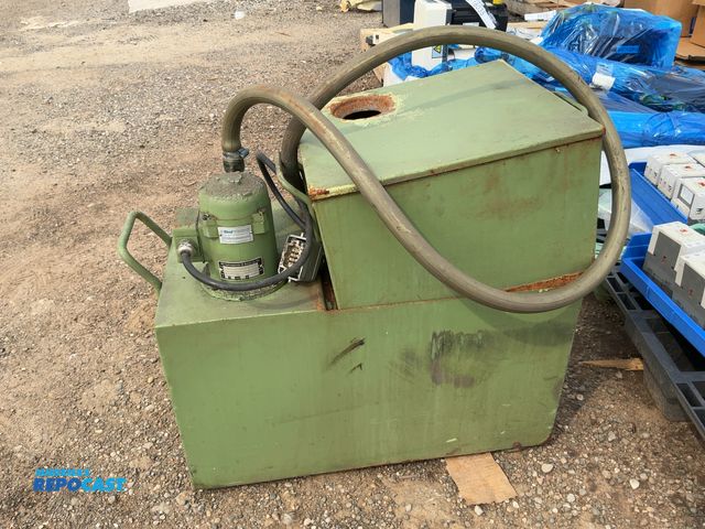 Lot 2-18036 - Industrial coolant tank with bridal pump