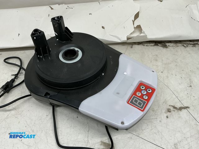 Repocast.com - Lot 2-76064 - Automatic roll up garage door opener