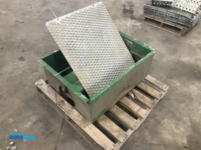 Lot 2-10048 - Aluminum battery box off a Kenworth Semi, 30.5” x 24.5” x 13”T, used