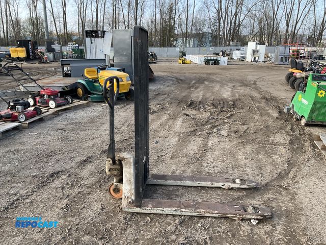 Lot 2-94996 - Crown Pallet Jack model #PTH5Q