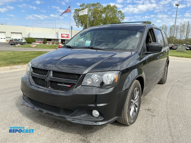Lot 2-39611 - 2013 Dodge Grand Caravan SXT Mini Van FWD