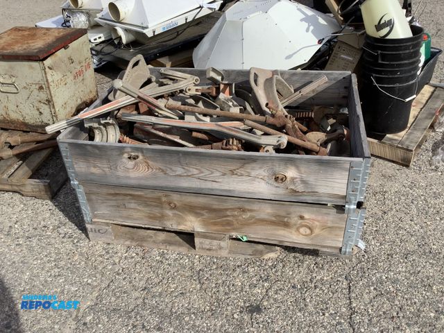 Lot 2-36711 - skid of tyler/reed tyseal tools- piping