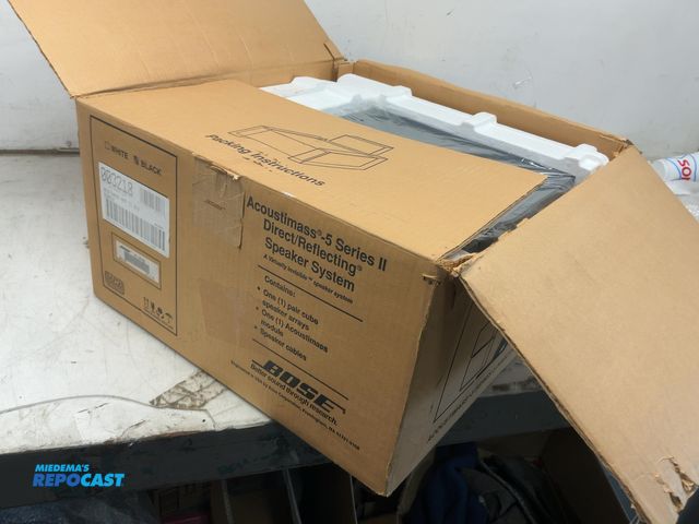 Lot 2-18193 - Acoustimass 5 series ll direct/reflecting speaker system, black