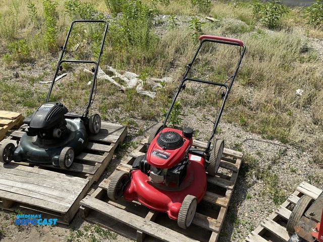 Lot 2-64026 - Troy-Bilt Walk behind lawn Mower - has a Honda 6.5hp motor - has a 21" wide cutting deck- the motor ...