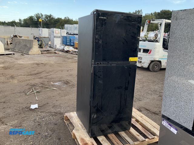 Lot 2-33805 - Ever Chill 10.7cu ft Refrigerator/Freezer model #SRD-360WTG-ED - scratch &amp; dent