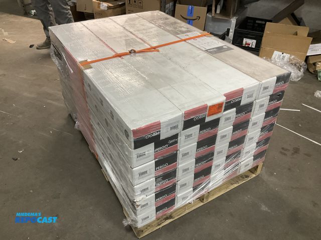 Repocast.com - Lot 2-15079 - 24 Boxes Pergo Outlast + Soft Oak Glazed ...