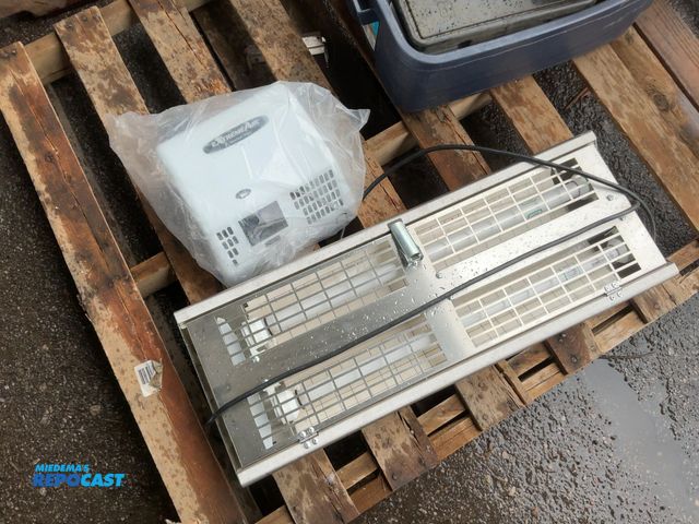 Lot 2-67010 - Lot of (2) including Extreme air American hand dryer GXT9-M and commercial grade wall mounted fly tr...