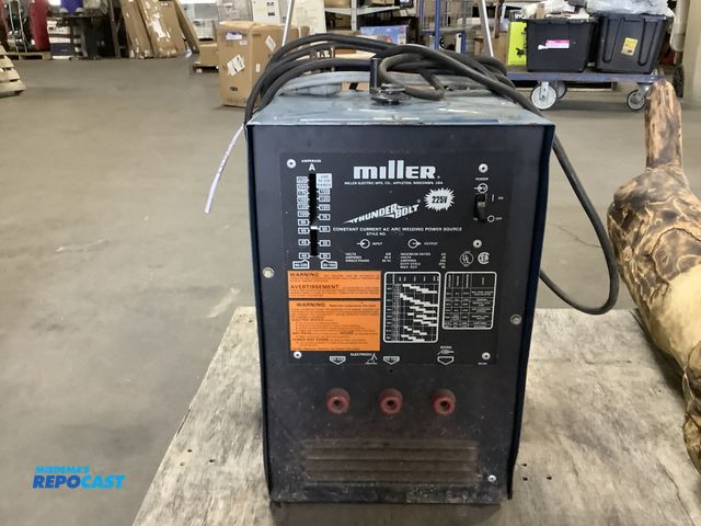 Lot 2-33641 - Miller thunder bolt constant current AC arc welding power source.
