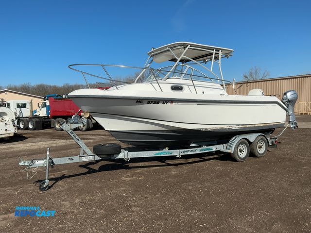 Lot 2-33249 - 1997 Boston Whaler 23 Conquest Cuddy Cabin Boat