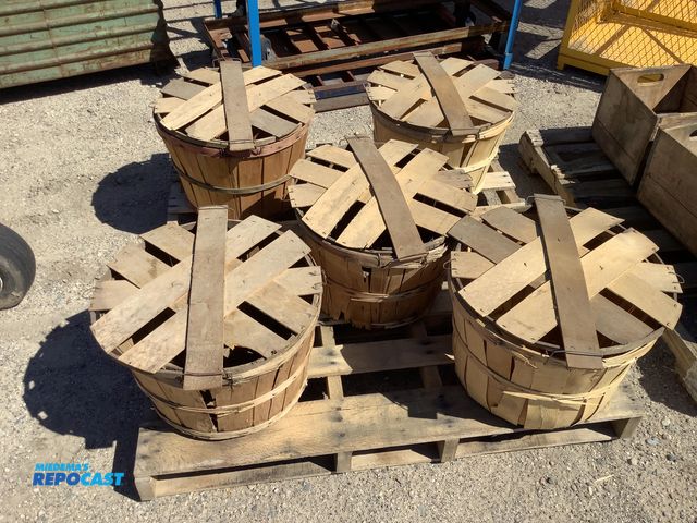 Lot 2-34763 - lot of (5) vintage antique collectible one bushel baskets w/ wooden slatted removable basket toppers...