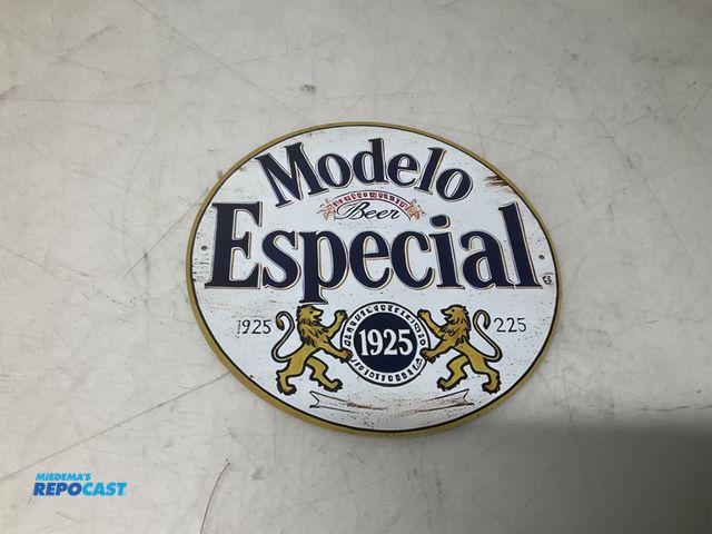 Lot 2-93715 - 8” modelo especial circular metal sign