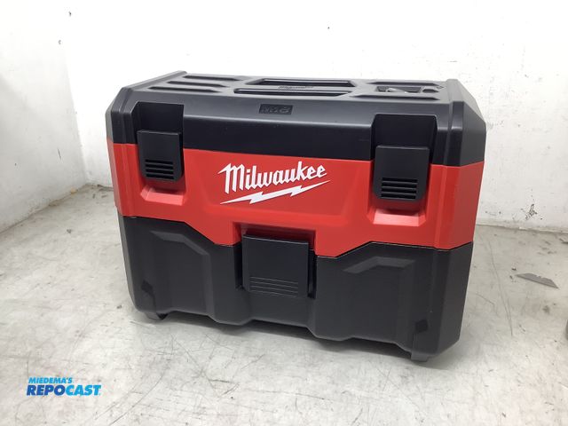 Lot 2-25859 - Milwaukee 0880-20 M18 18V 2-gallon lithium ion cordless wet/dry Vacuum