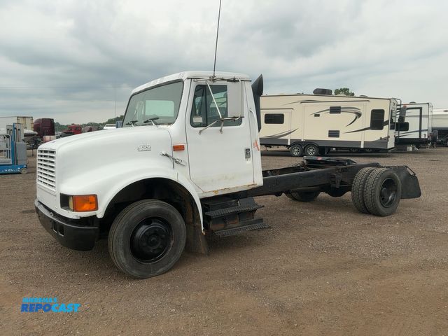 Lot 2-40375 - 1995 International 4700 Single Axle Truck with Fifth Wheel Hitch
