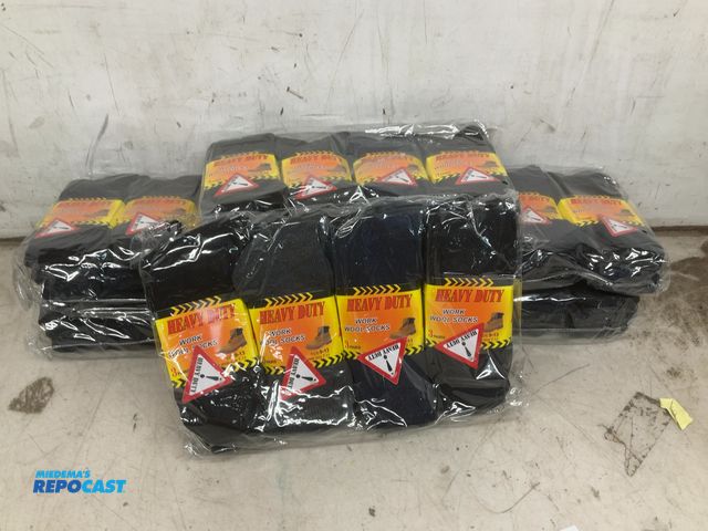 Lot 2-32916 - 72 pairs of men’s crew work socks 10-13 sizes