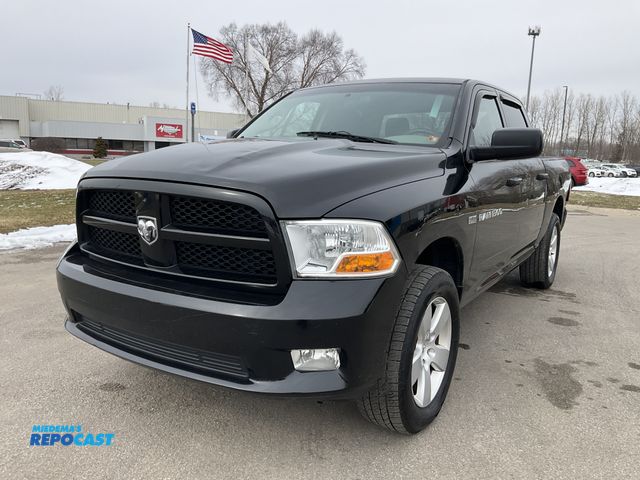 Lot 2-94403 - 2012 Dodge Ram 1500 ST Crew Cab 4WD Crew Cab Standard Box Pickup Truck 4x4