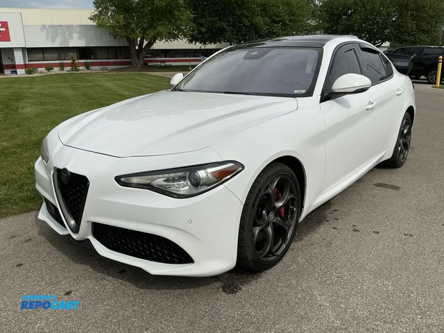 Lot 2-53572 - 2017 Alfa Romeo Giulia Ti AWD Sedan AWD