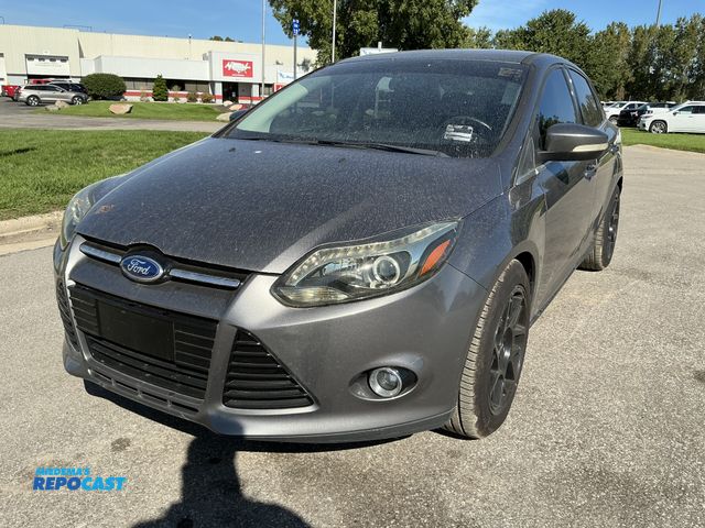 Lot 2-33417 - 2013 Ford Focus Titanium Sedan FWD