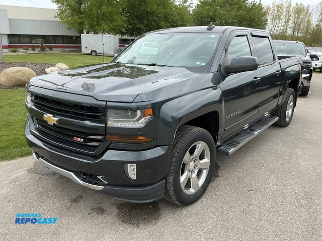 Lot 2-40758 - 2018 Chevrolet Silverado Z71 LT Crew Cab Short Box Pickup Truck 4x4