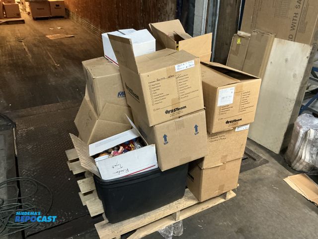 Lot 2-93373 - Skid Lot of Miscellaneous Kids Toys and Keychains