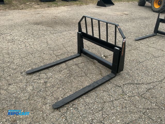 Product 2-3026 - New Tomahawk 48" Skid Steer Forks, Universal Quick Attach Carriage with (2) 48" Forks, 2,800 lb Max ...