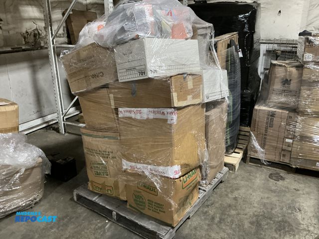 Lot 2-14771 - 1000+ Phone cases and screen protectors