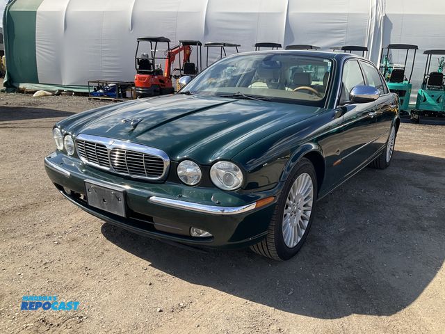 Lot 2-22930 - 2005 Jaguar XJ-Series Vanden Plas Sedan RWD