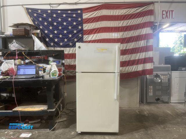 Lot 2-59380 - GE freezer on top Refrigerator/Freezer adjustable freezer shelf
door storage