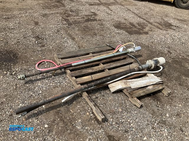 Lot 2-40561 - (1) Graco Fire-Ball air powered pump and (1) Liquid Dynamics air powered oil pump, both are used