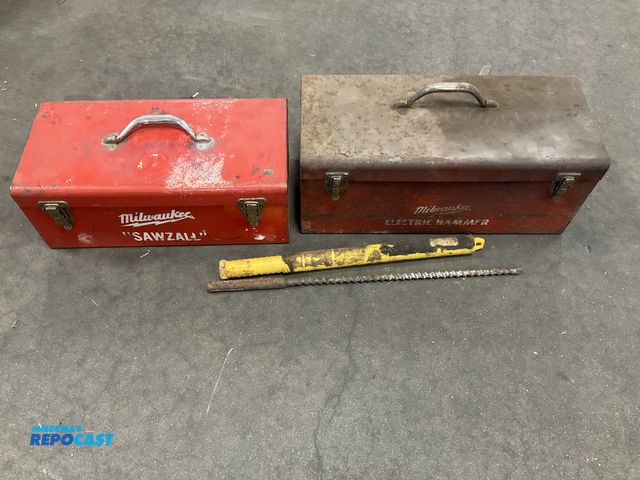 Lot 2-67997 - 2 Lot of tools including a Milwaukee electric hammer corded with metal case, Milwaukee sawzall corde...