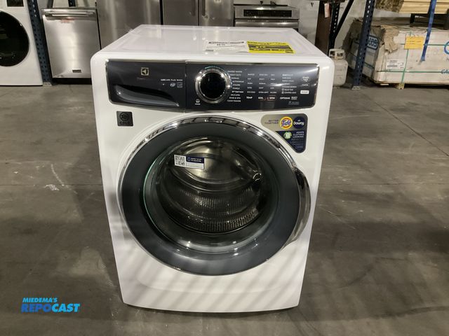 Lot 2-46782 - Scratch & Dent Electrolux ELFW7537AW2 Washer