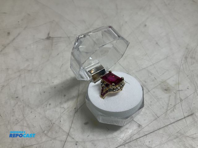Lot 2-28522 - Gold size 8 Ring with Pink Diamonds - new