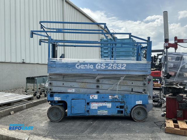 Lot 2-91052 - Genie GS-2632 industrial lift model#CT-146-000048402 (needs batteries)