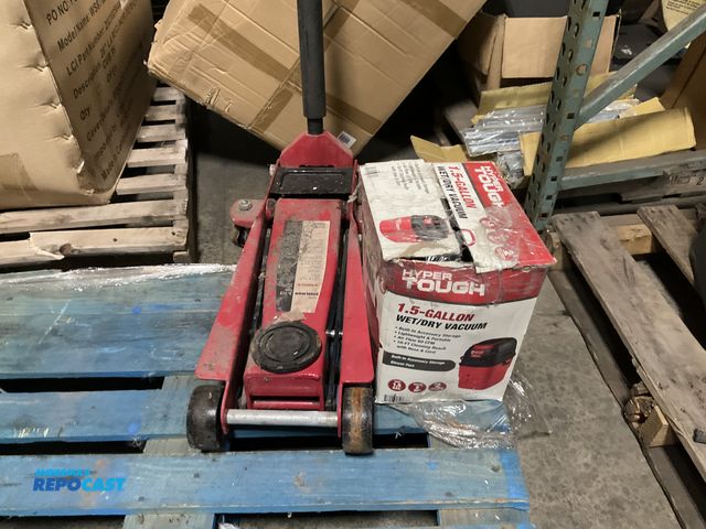 Lot 2-23027 - Hyper Tough Wet Dry Vacuum Box with Hoses/Cords &amp; Steelman JS647530 3-1/2 ton Service Jack