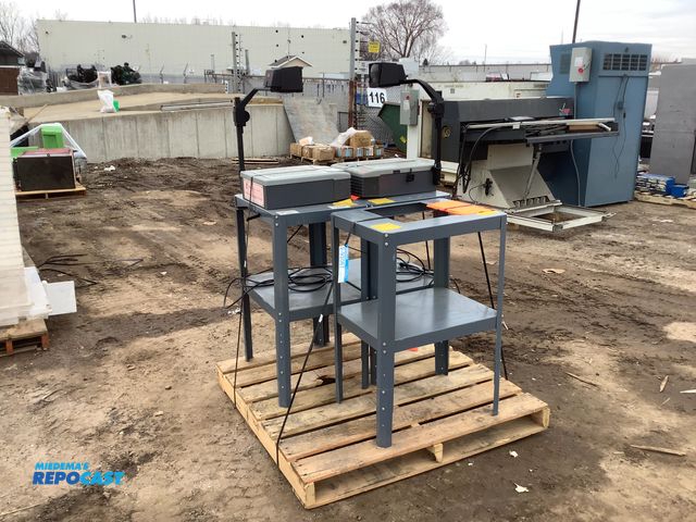 Lot 2-92067 - Lot of (2) 3M 9100 projectors and (3) stands (3’x2’x18”)