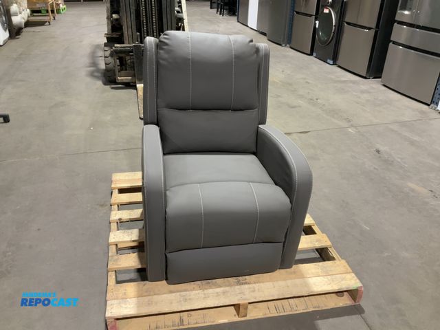 Lot 2-15218 - Manual RV Recliner - 28”x29”x38”