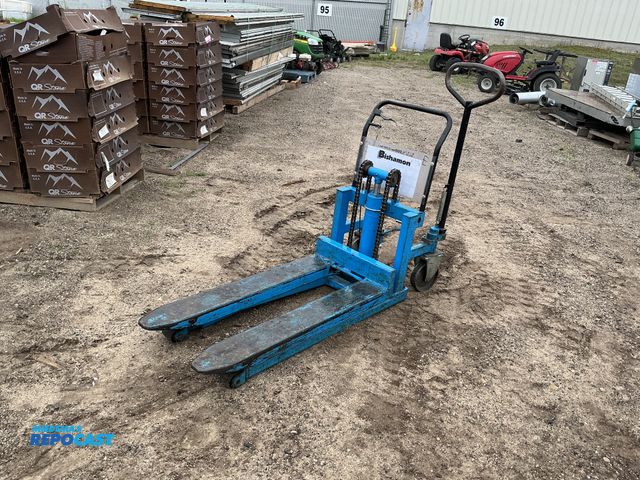 Lot 2-27271 - Bishamon heavy duty LV100 industrial commercial pallet jack with 2200lbs load capacity